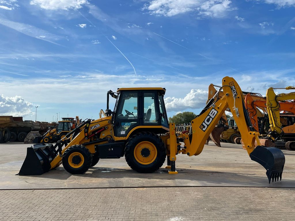JCB 3DX 4WD hammerlines