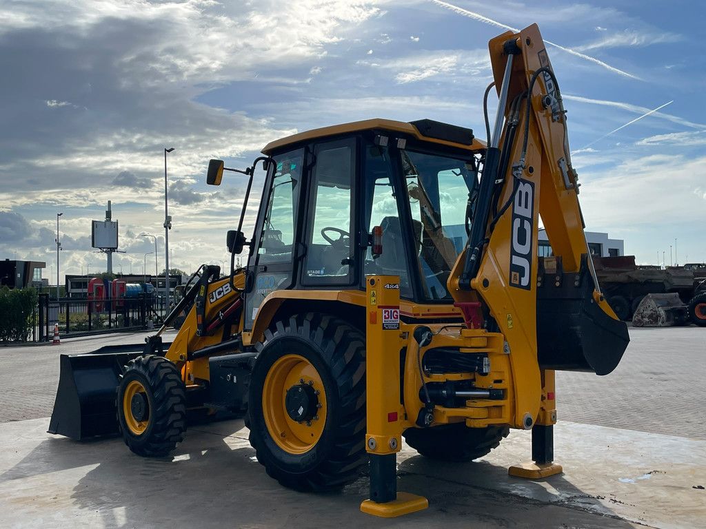 JCB 3DX 4WD hammerlines