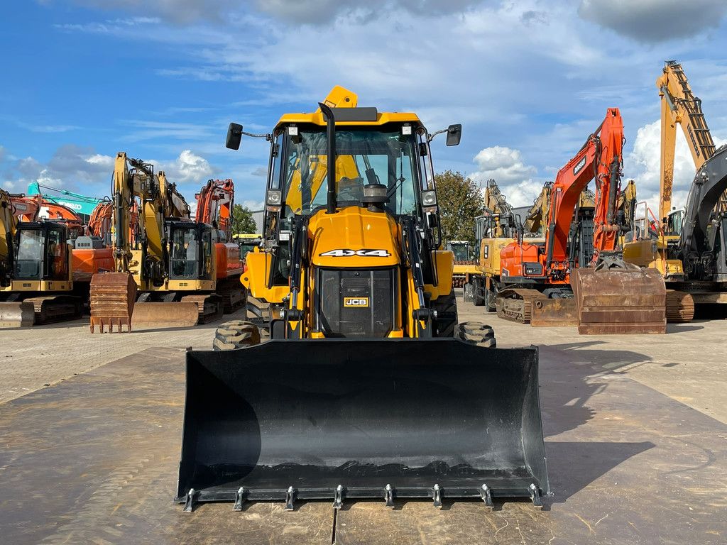 JCB 3DX 4WD hammerlines