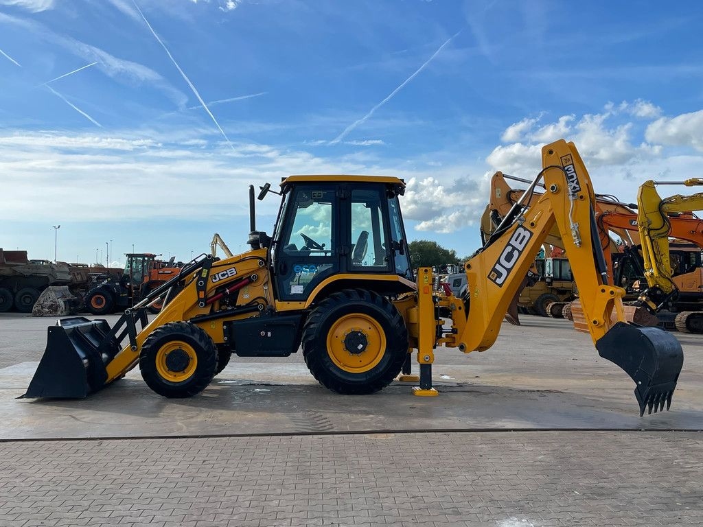 JCB 3DX 4WD hammerlines