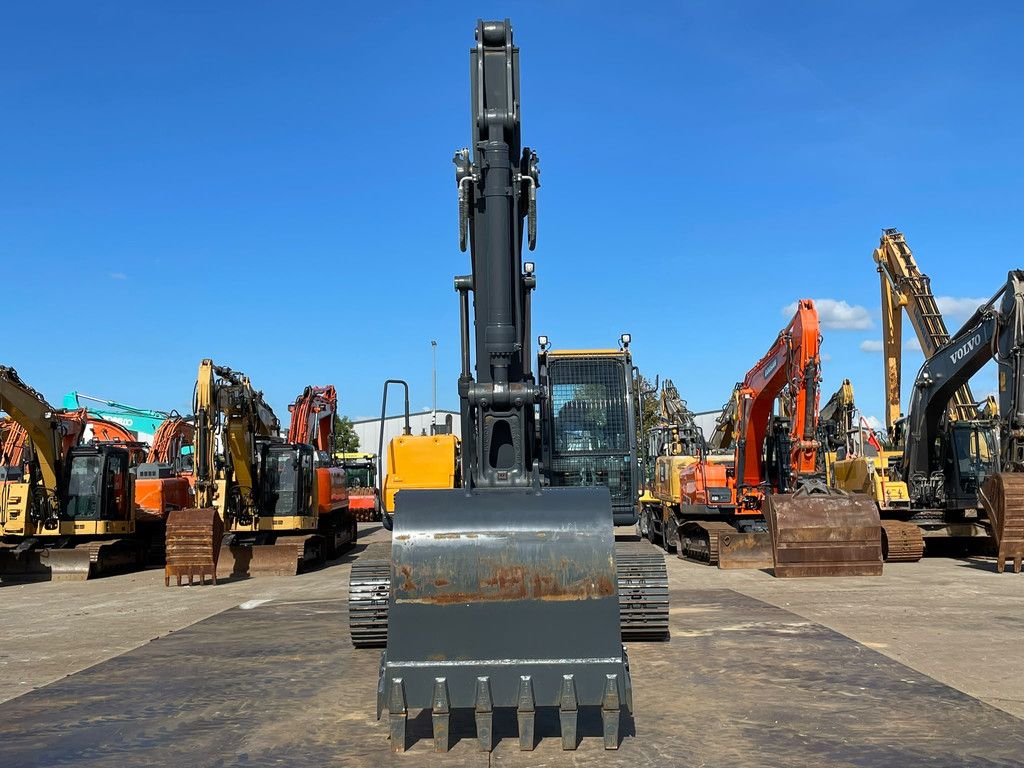 Hyundai R215L