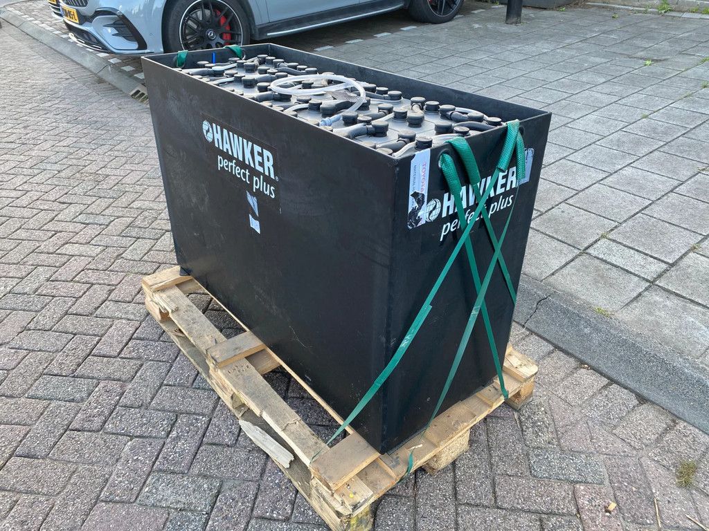 HAWKER 48v 930Ah ZO GOED ALS NIEUWE BATTERIJ / Heftruck