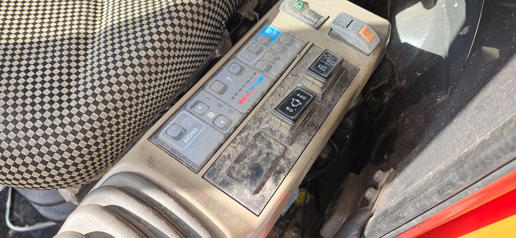 Case CX 80