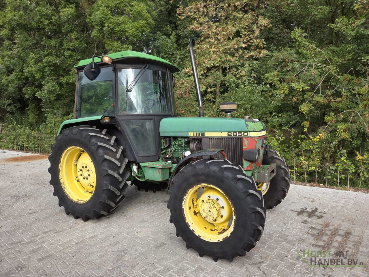 John Deere 2850