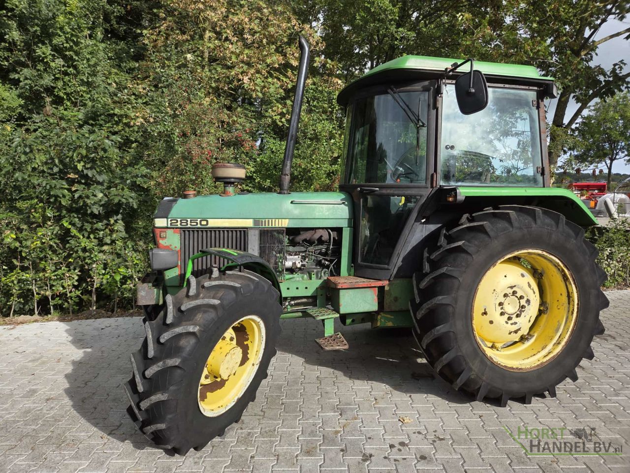John Deere 2850