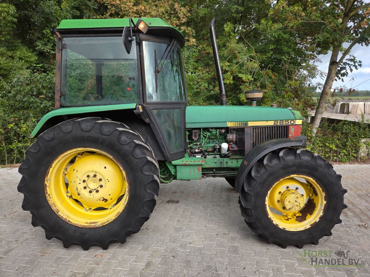 John Deere 2850
