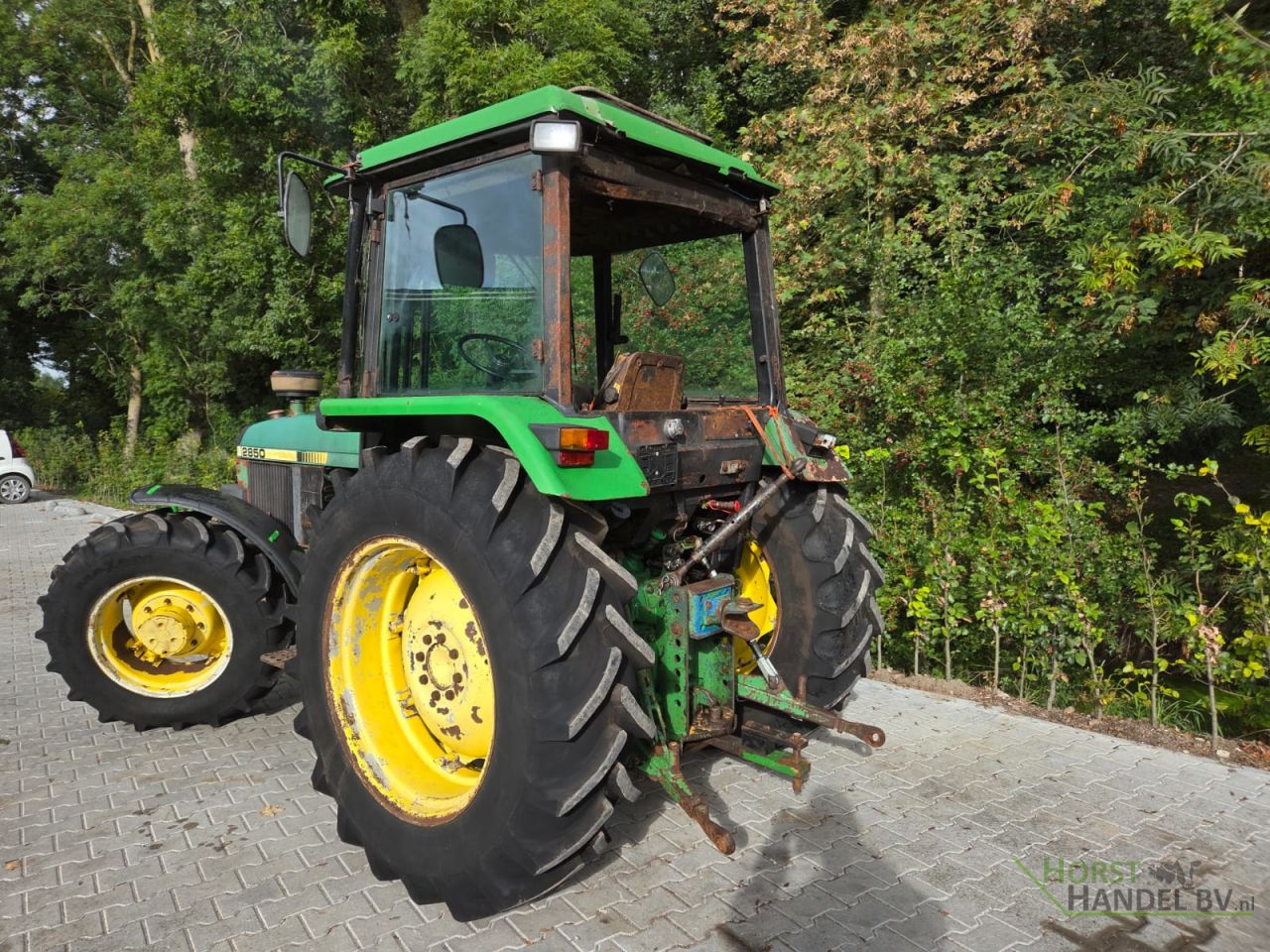 John Deere 2850