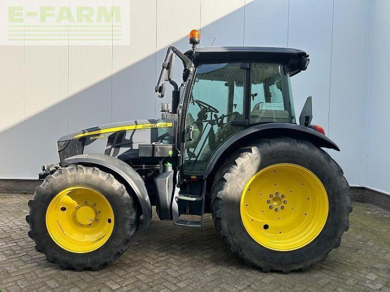 John Deere 5090m