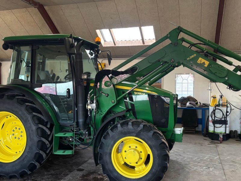 John Deere 5085M med H260 frontlæsser