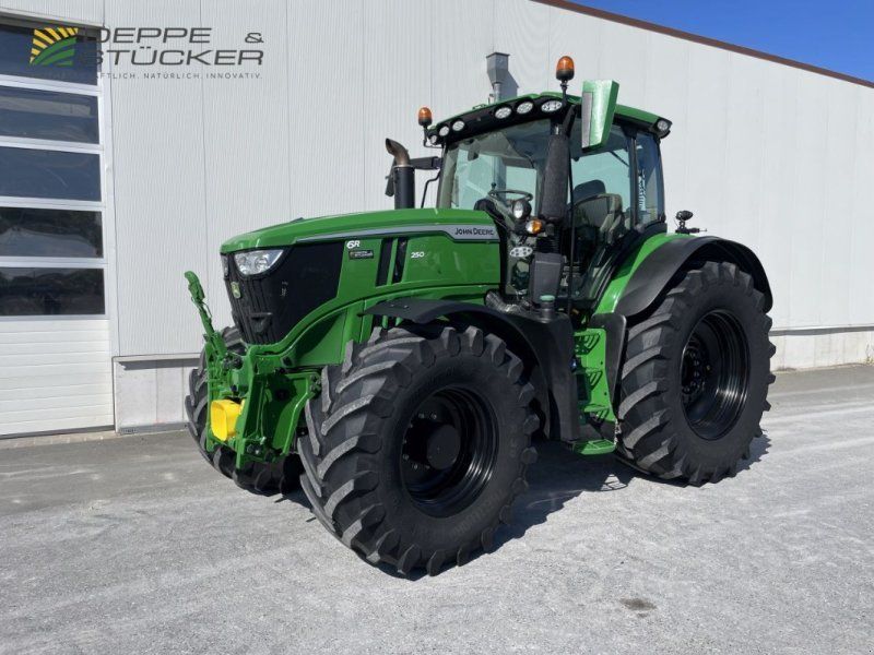 John Deere 6R 250