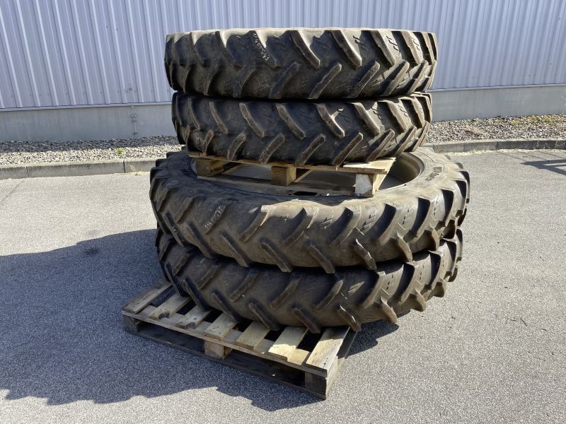 Massey Ferguson KLEBER 270/95 R38 & 300/95 R52