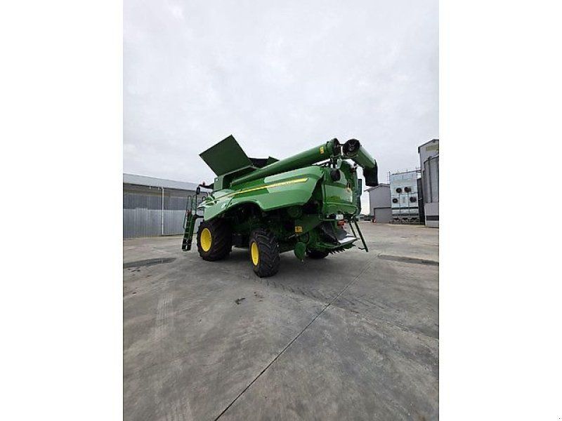 John Deere S670