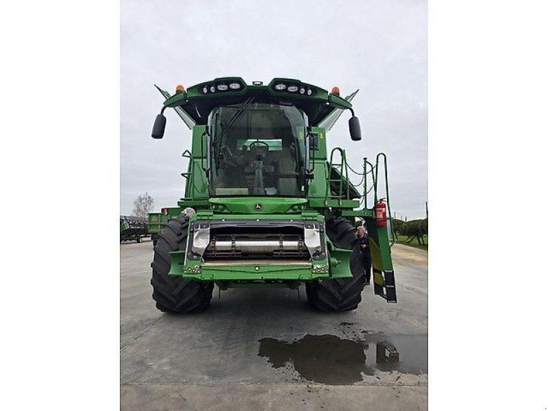 John Deere S685i
