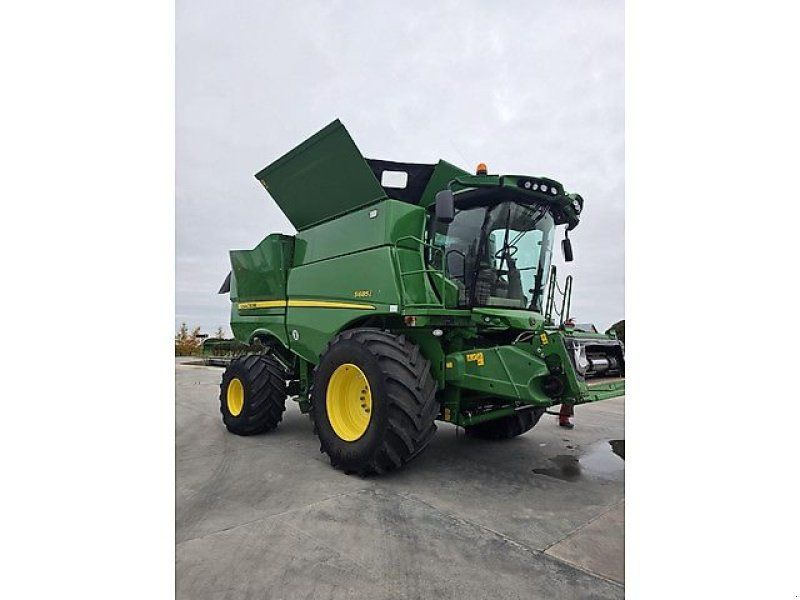 John Deere S685i
