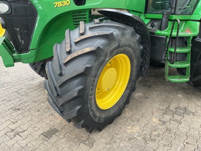 John Deere 7830