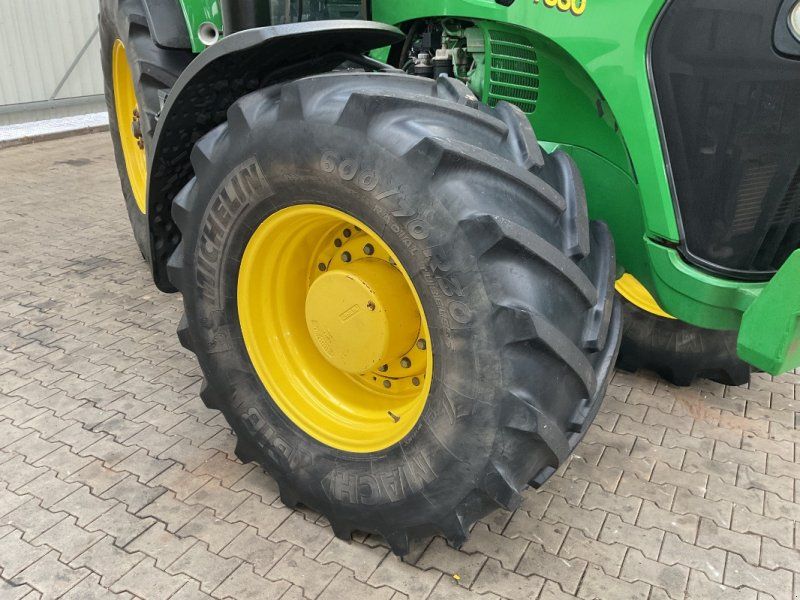 John Deere 7830