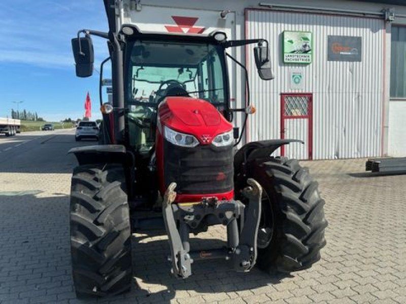 Massey Ferguson 5711 M Dyna 4
