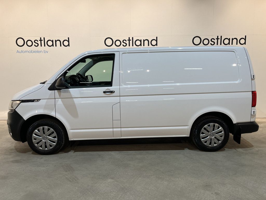 Volkswagen Transporter 2.0 TDI L1H1 150 PK Servicebus / Sortimo Inrichting / Euro 6 / 220V. / Airco / CarPlay / Camera / Cruise Control / Trekhaak / 3-Zits /