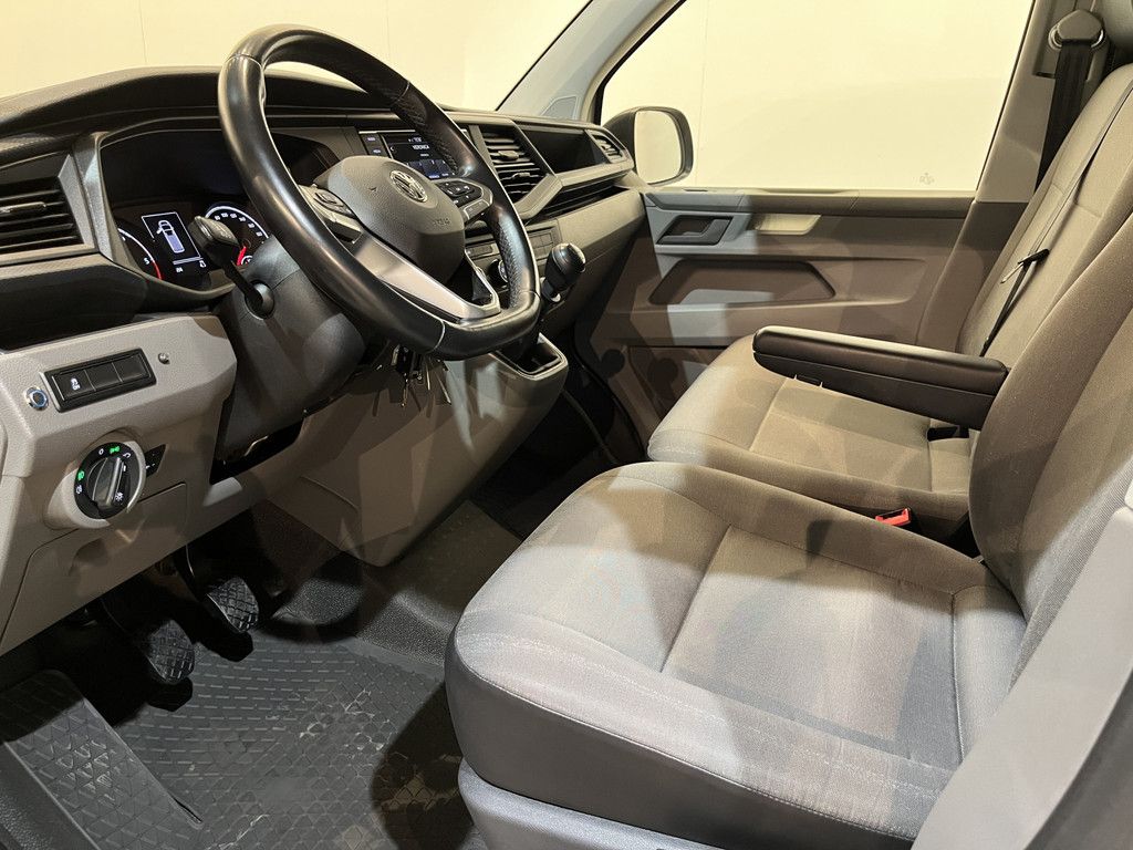 Volkswagen Transporter 2.0 TDI L1H1 150 PK Servicebus / Sortimo Inrichting / Euro 6 / 220V. / Airco / CarPlay / Camera / Cruise Control / Trekhaak / 3-Zits /