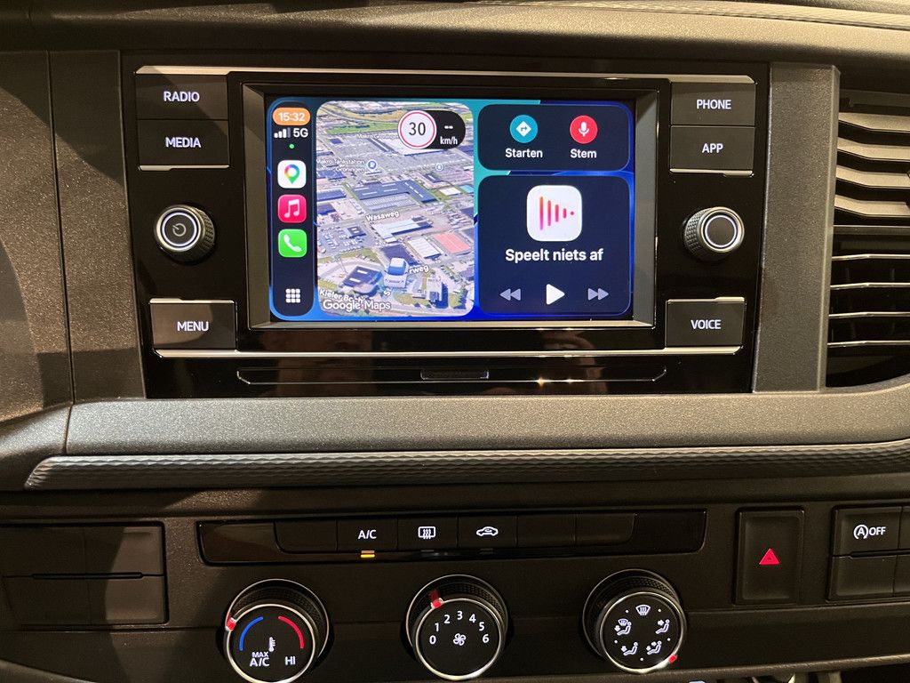 Volkswagen Transporter 2.0 TDI L1H1 150 PK Servicebus / Sortimo Inrichting / Euro 6 / 220V. / Airco / CarPlay / Camera / Cruise Control / Trekhaak / 3-Zits /