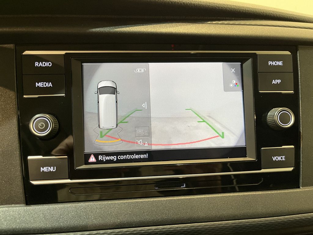 Volkswagen Transporter 2.0 TDI L1H1 150 PK Servicebus / Sortimo Inrichting / Euro 6 / 220V. / Airco / CarPlay / Camera / Cruise Control / Trekhaak / 3-Zits /