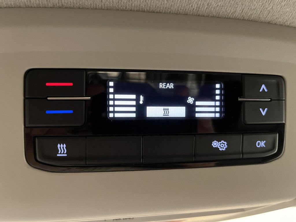 Volkswagen Transporter 2.0 TDI L1H1 150 PK Servicebus / Sortimo Inrichting / Euro 6 / 220V. / Airco / CarPlay / Camera / Cruise Control / Trekhaak / 3-Zits /