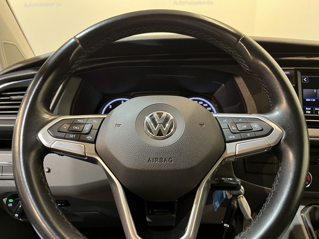 Volkswagen Transporter 2.0 TDI L1H1 150 PK Servicebus / Sortimo Inrichting / Euro 6 / 220V. / Airco / CarPlay / Camera / Cruise Control / Trekhaak / 3-Zits /