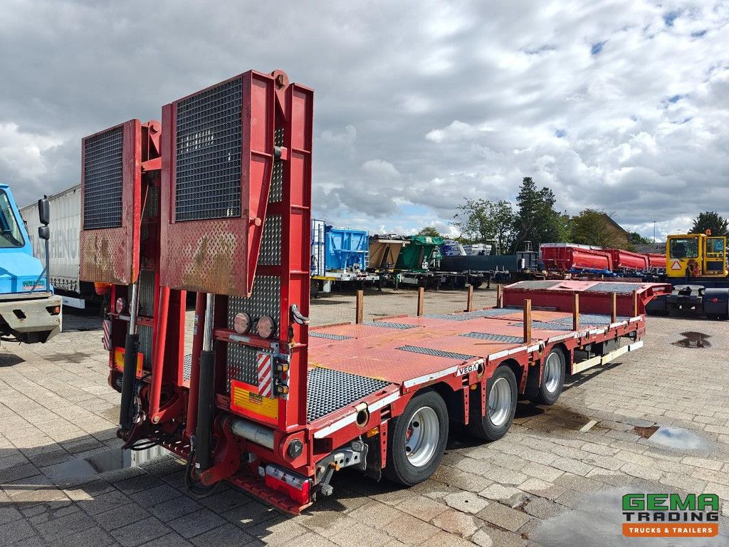 Wega Vega3 12m Semi-Low Loader - 1.8m Extendable - Hydraulic Deck - Hydraulic Ramps - Trailing Axle + Lift Axle - 07/2027 MOT