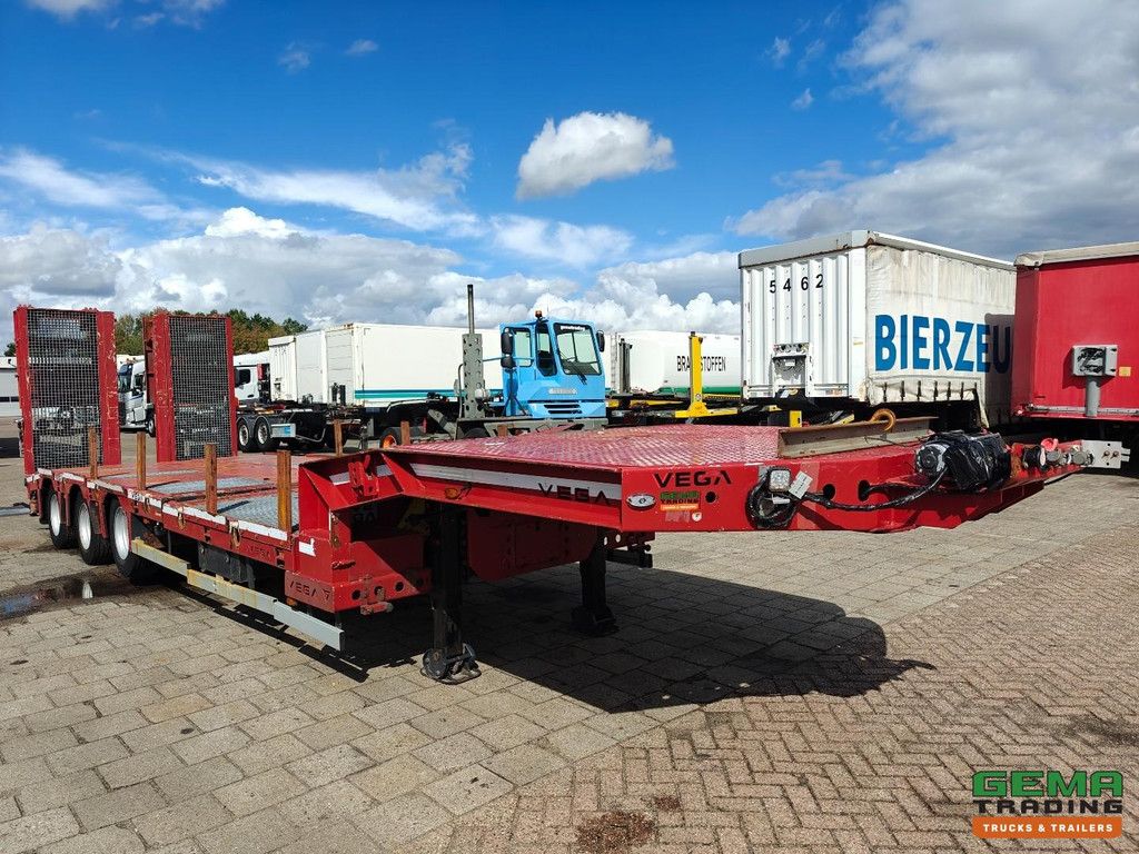 Wega Vega3 12m Semi-Low Loader - 1.8m Extendable - Hydraulic Deck - Hydraulic Ramps - Trailing Axle + Lift Axle - 07/2027 MOT