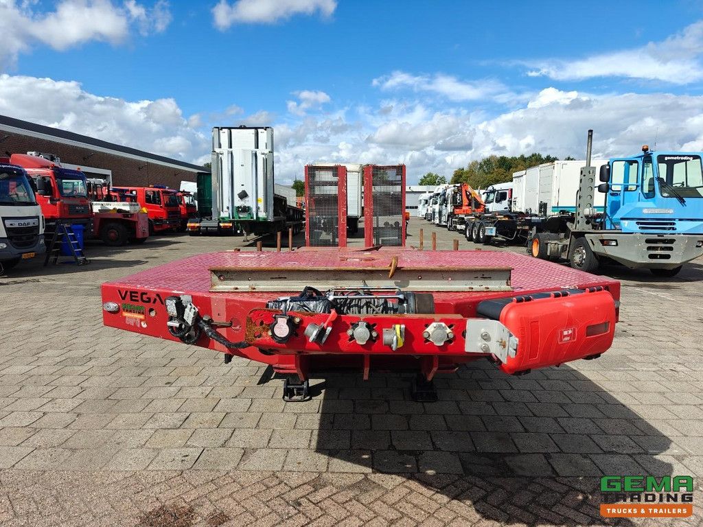 Wega Vega3 12m Semi-Low Loader - 1.8m Extendable - Hydraulic Deck - Hydraulic Ramps - Trailing Axle + Lift Axle - 07/2027 MOT