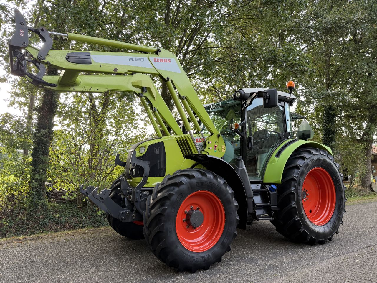 Claas Arion 440 CIS met maar 1860 uur