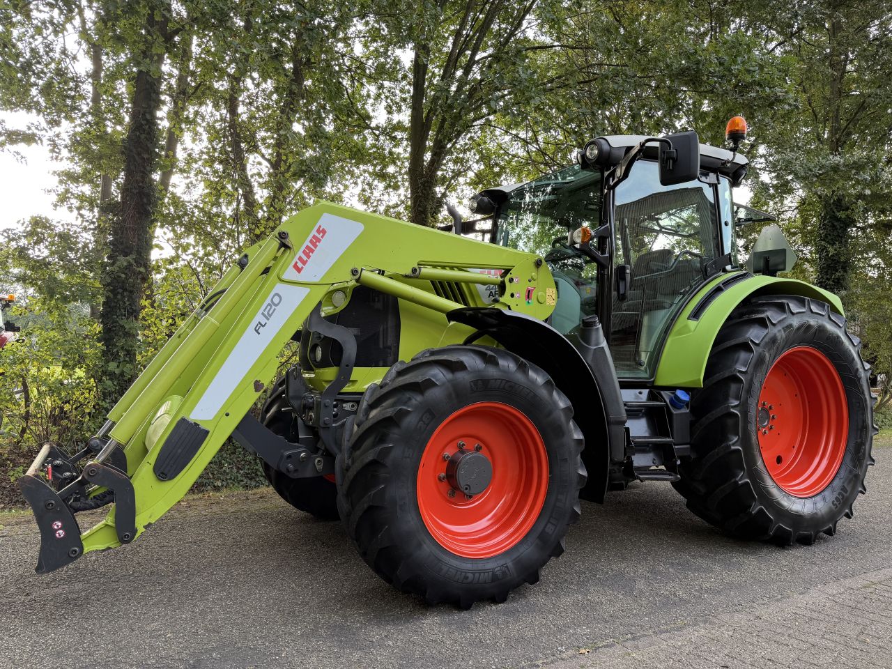 Claas Arion 440 CIS met maar 1860 uur