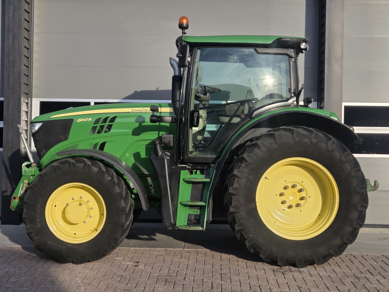 John Deere 6140R