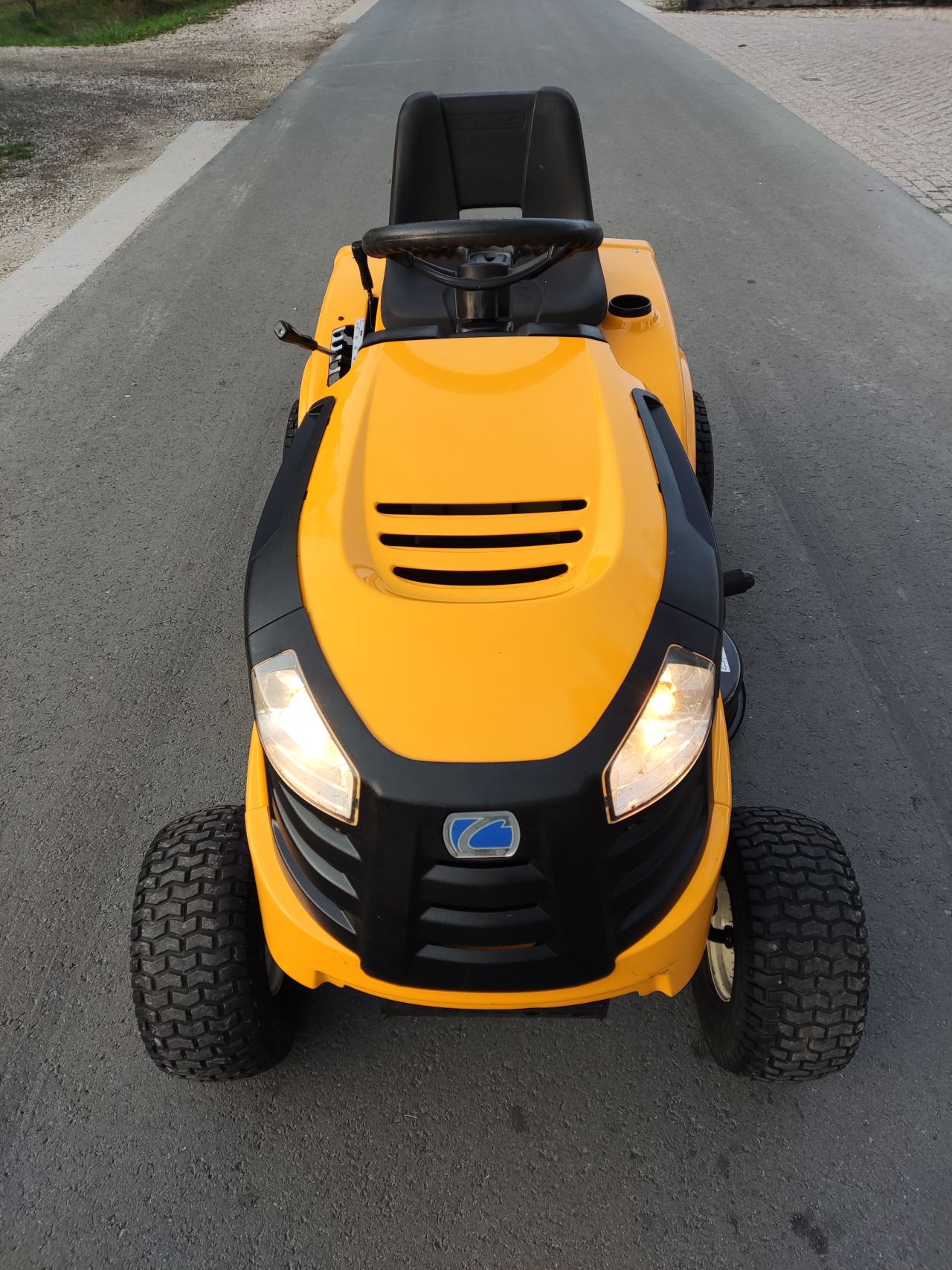 CUB CADET zitmaaier (type LT2 NR92, 439 cc., 92 cm. (mulch))