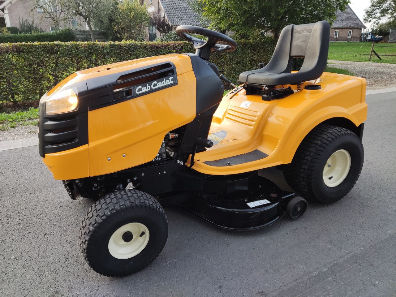 CUB CADET zitmaaier (type LT2 NR92, 439 cc., 92 cm. (mulch))