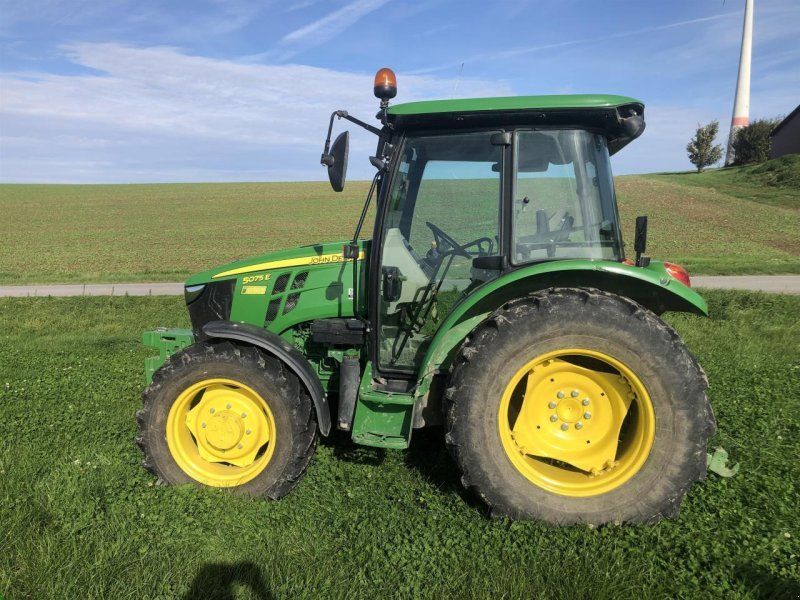 John Deere 5075E