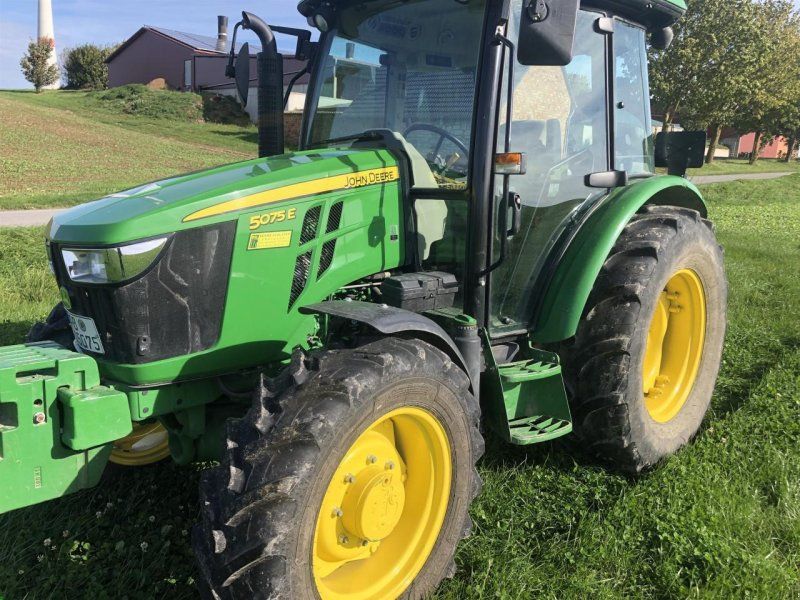 John Deere 5075E