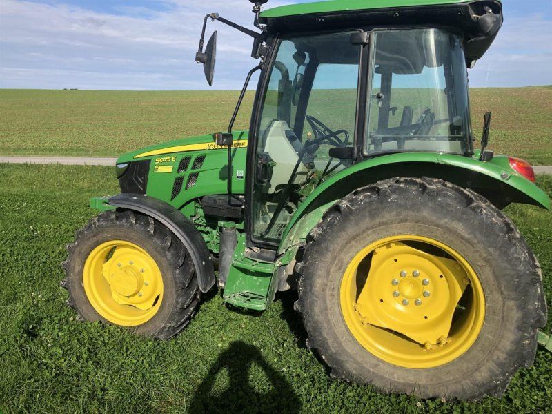 John Deere 5075E