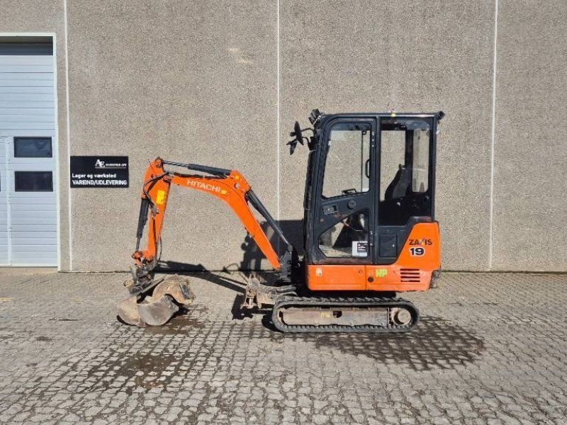 Hitachi ZX 19