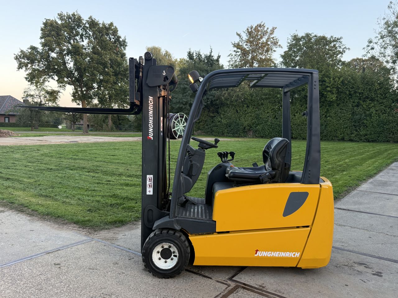 Jungheinrich 2000KG triplo 4.5M freelift Sideshift 4e ventiel