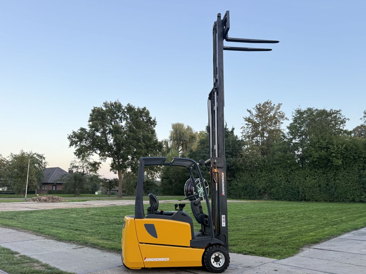 Jungheinrich 2000KG triplo 4.5M freelift Sideshift 4e ventiel