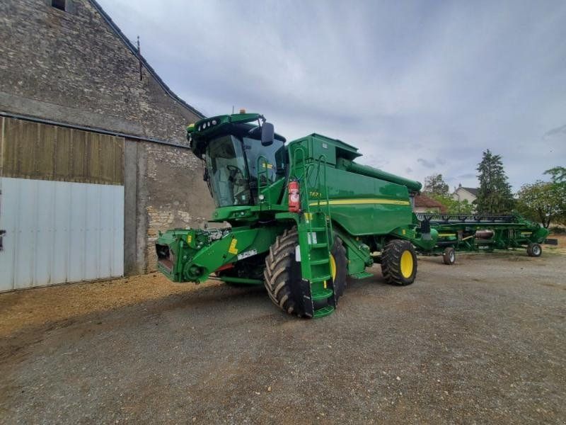 John Deere T670