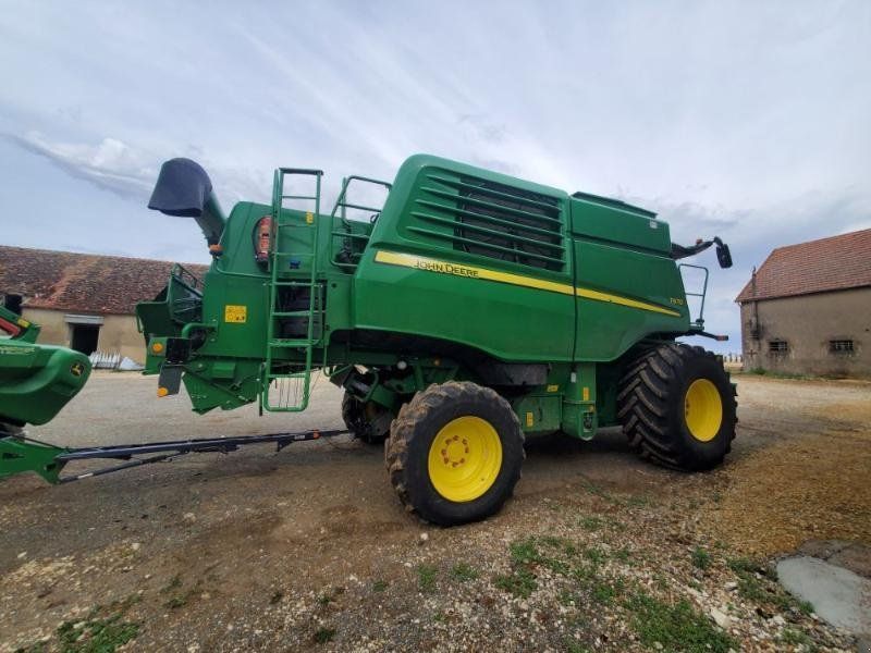 John Deere T670