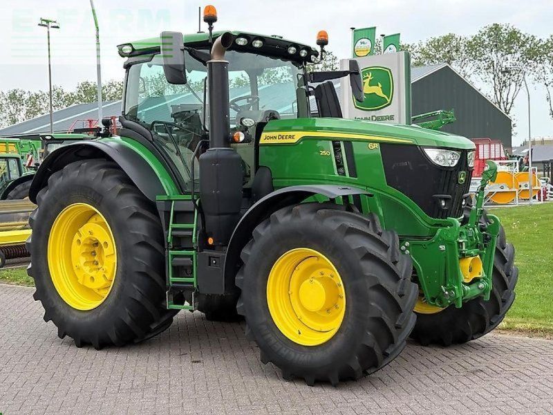 John Deere 6r 250