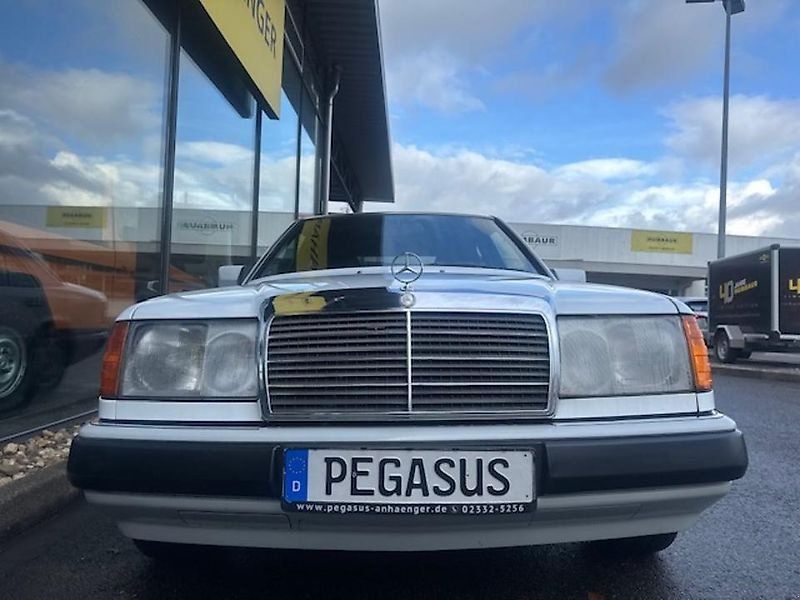 Mercedes Benz 260 E w124 Limousine PKW Oldtimer AHK