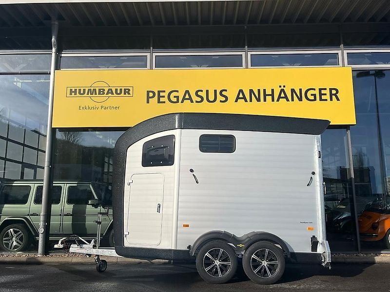 Humbaur Areion Shape 2,4t Pferde