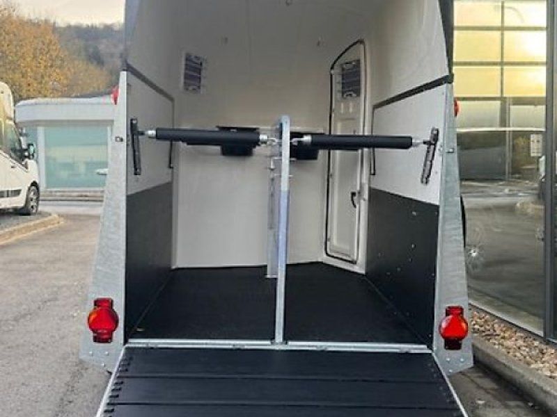 Humbaur Pegasus Style 2 Pferde Vollpoly Aluboden 2,7t.