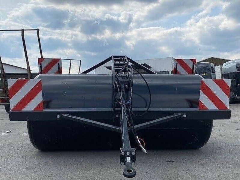 Metal Technik Wiesenwalze hydr Fahrwerk 2,7m