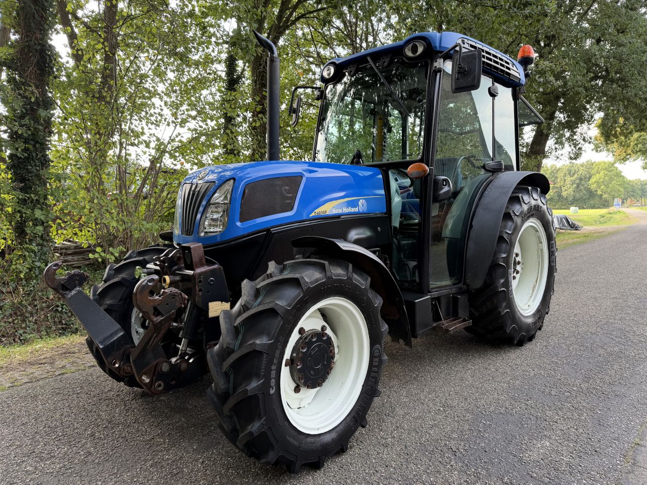 New Holland T4030F