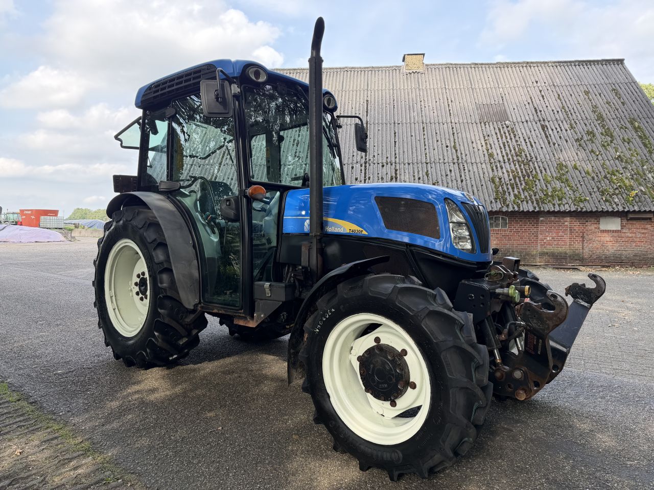 New Holland T4030F